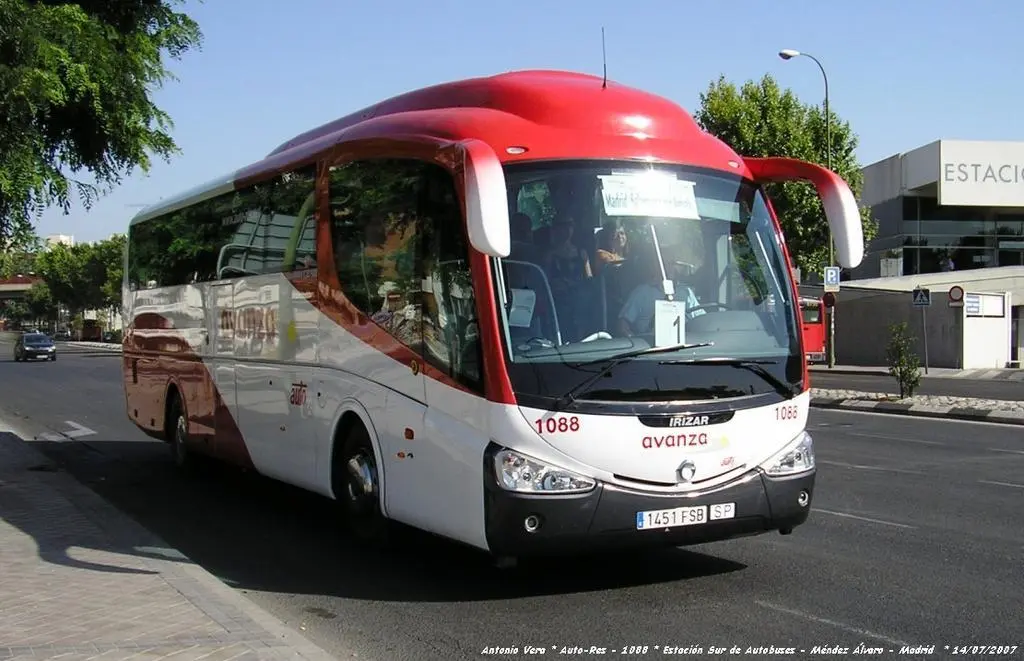 Autobús grupo Avanza Auto Res