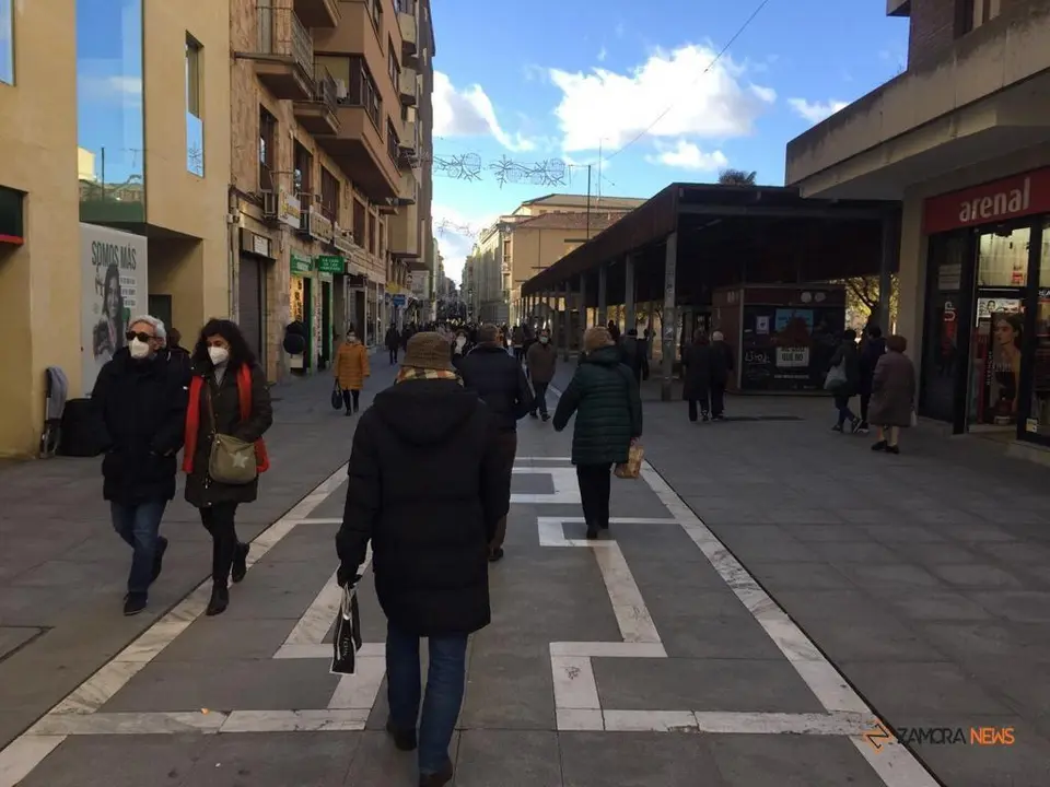 Paseantes por Santa Clara