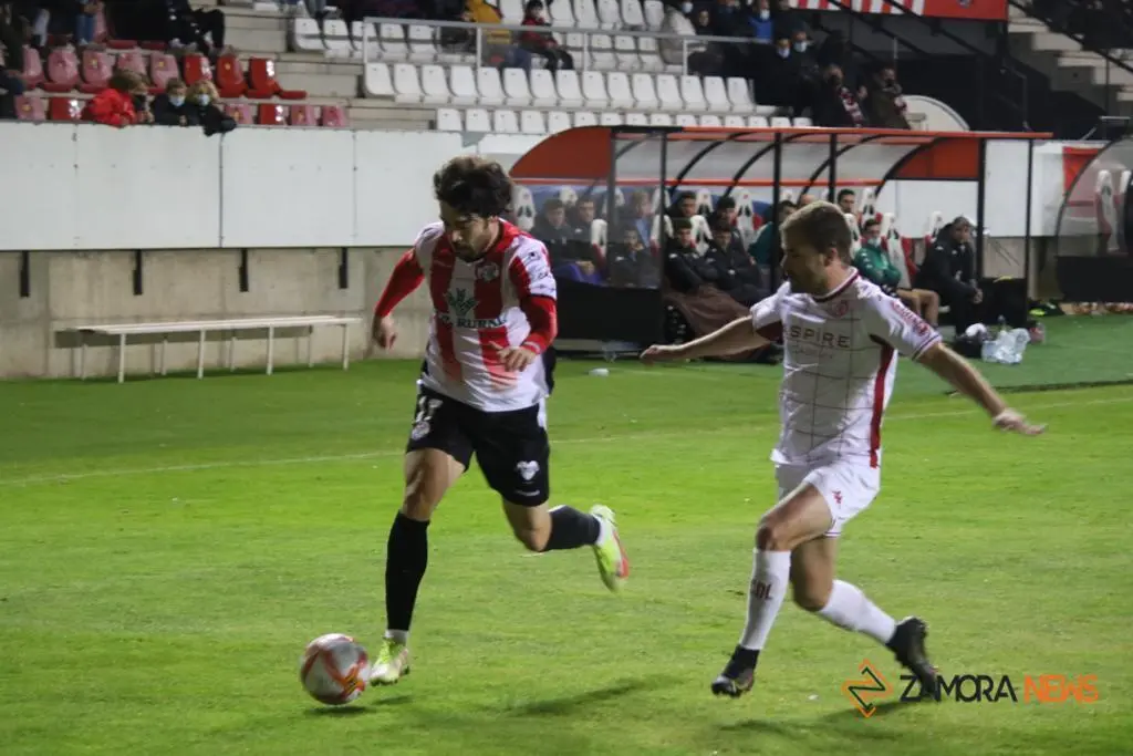 Partido entre el Zamora CF y la Cultural Leonesa. | FOTO: Marcos Vicente