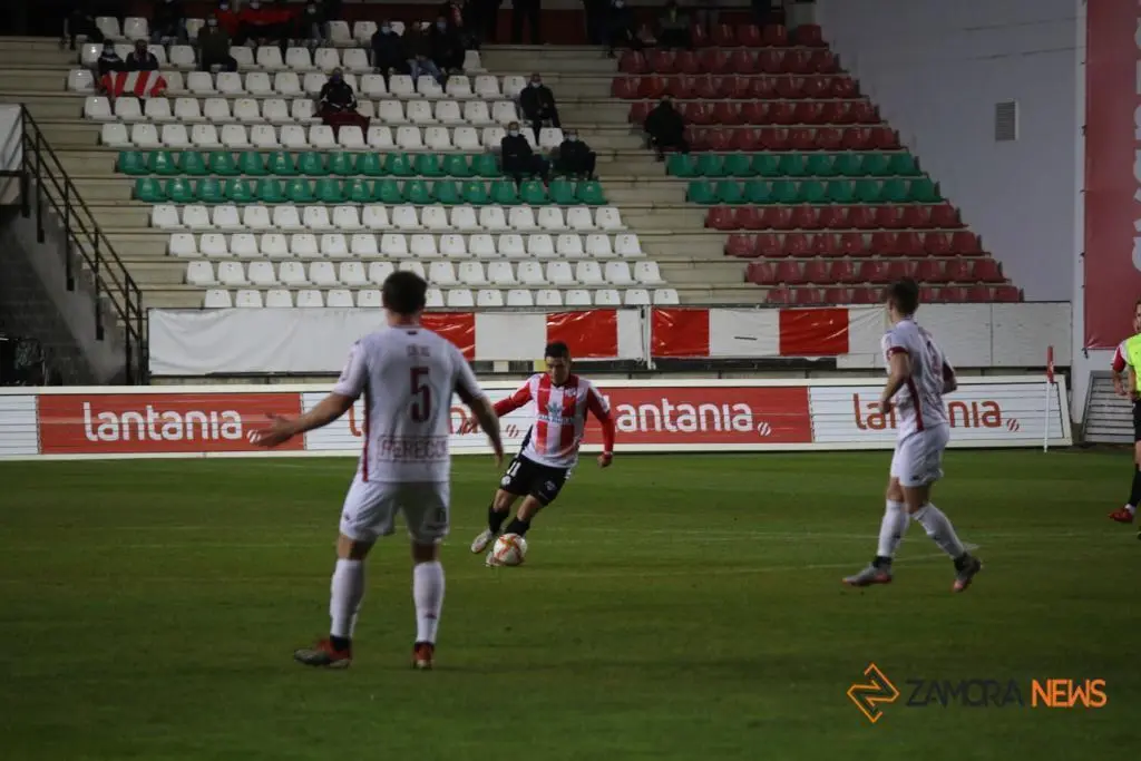 Partido entre el Zamora CF y la Cultural Leonesa. | FOTO: Marcos Vicente