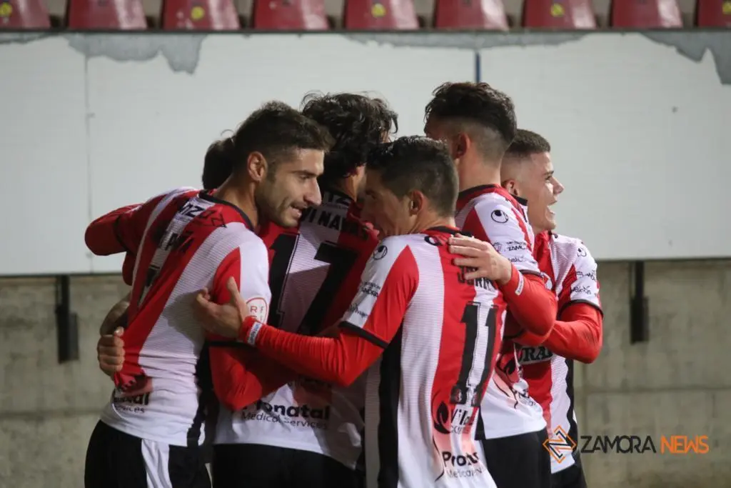 Partido entre el Zamora CF y la Cultural Leonesa. | FOTO: Marcos Vicente