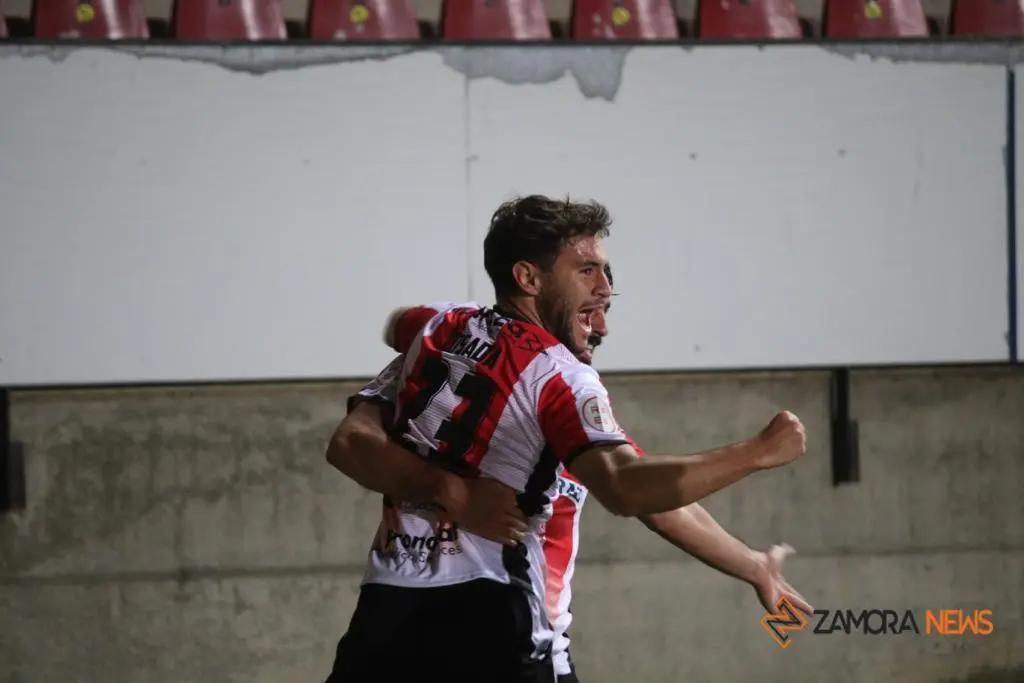 Partido entre el Zamora CF y la Cultural Leonesa. | FOTO: Marcos Vicente