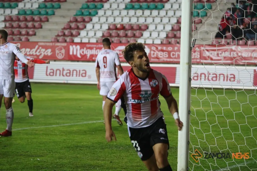 Partido entre el Zamora CF y la Cultural Leonesa. | FOTO: Marcos Vicente