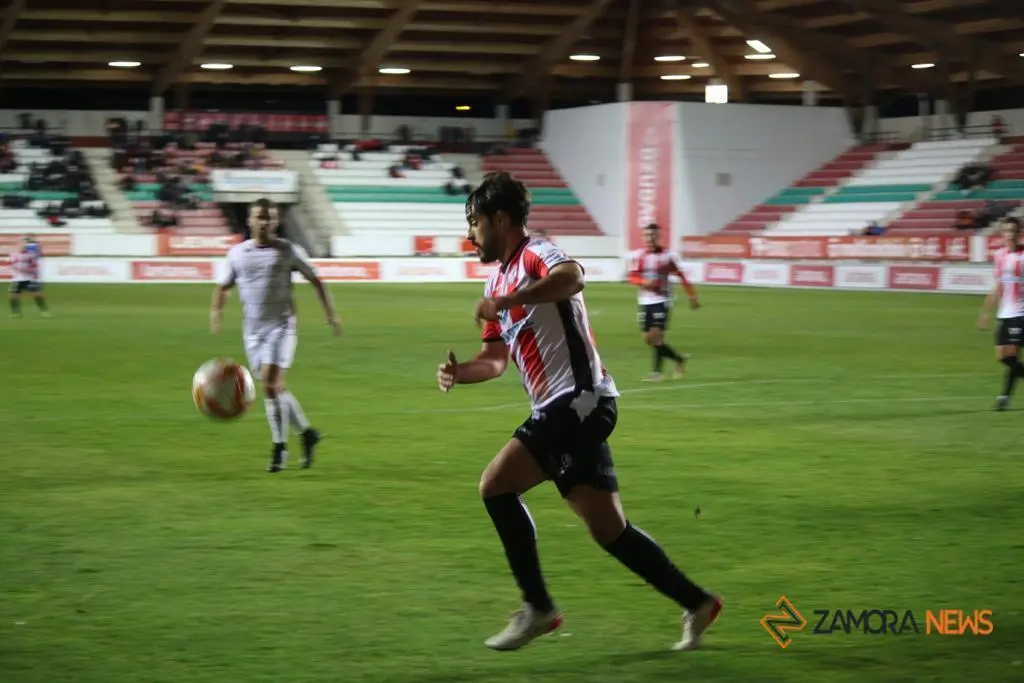 Partido entre el Zamora CF y la Cultural Leonesa. | FOTO: Marcos Vicente