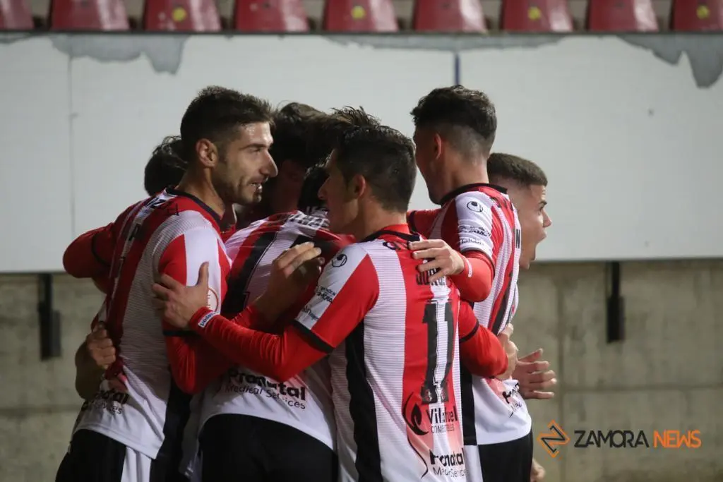Partido entre el Zamora CF y la Cultural Leonesa. | FOTO: Marcos Vicente