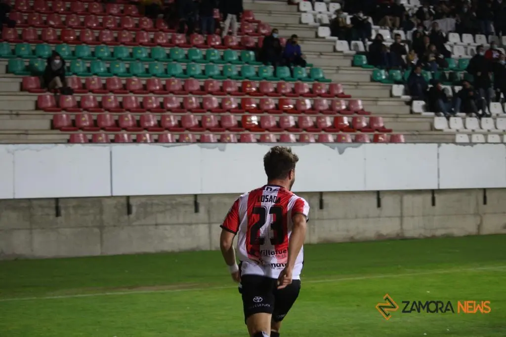 Partido entre el Zamora CF y la Cultural Leonesa. | FOTO: Marcos Vicente