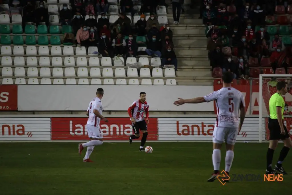 Partido entre el Zamora CF y la Cultural Leonesa. | FOTO: Marcos Vicente