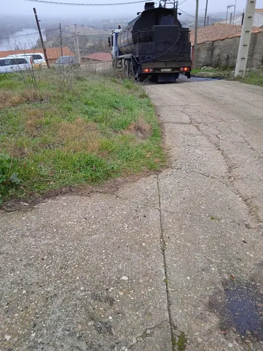 Estado que presenta la calle de la Cantera en Carrascal