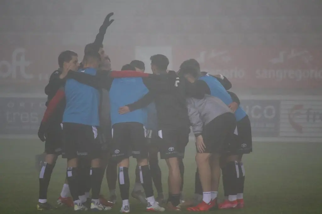 Calentamiento rojiblanco ante del choque ante la Real Sociedad.