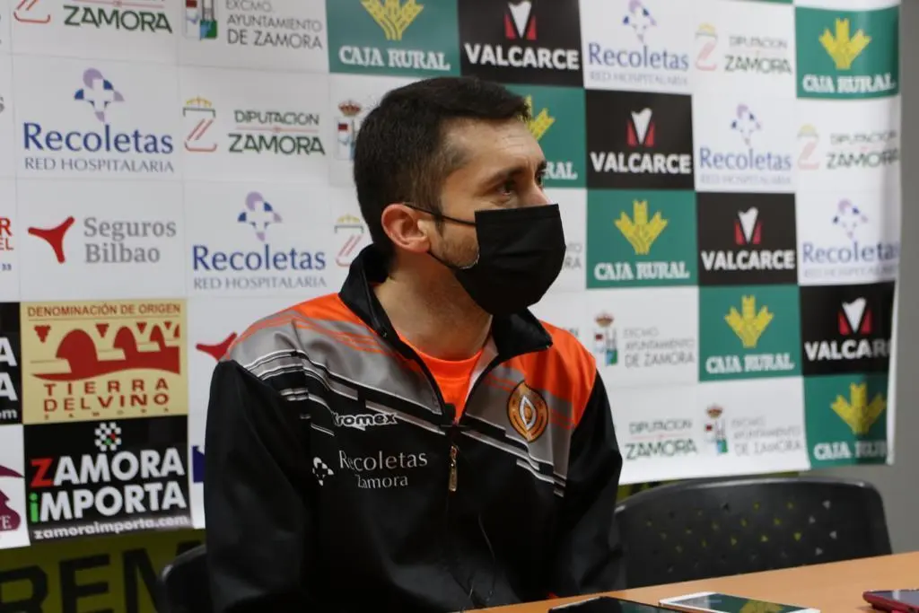 Jacinto Carbajal, entrenador del CD Zamarat. | FOTO: Marcos Vicente