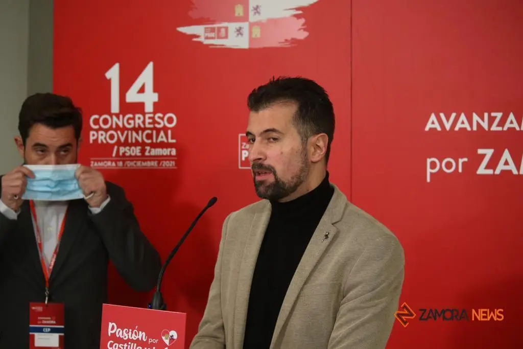 GALERÍA | El reelegido Antidio Fagúndez, junto al ministro Marlaska y el secretario general del PSOE de Castilla y León en el 14º Congreso Provincial del PSOE de Zamora. | FOTO: Marcos Vincente