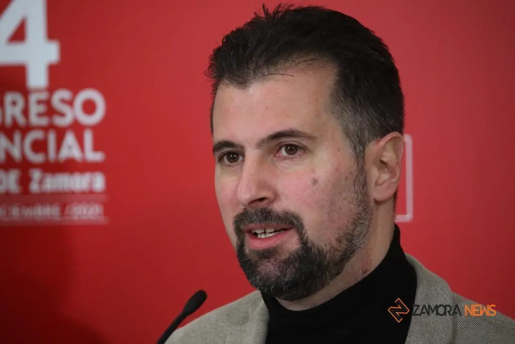 GALER&Iacute;A | El reelegido Antidio Fag&uacute;ndez, junto al ministro Marlaska y el secretario general del PSOE de Castilla y Le&oacute;n en el 14&ordm; Congreso Provincial del PSOE de Zamora. | FOTO: Marcos Vincente