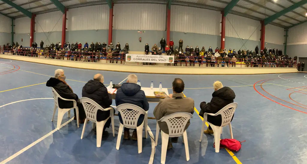 Primera asamblea informativa de la Plataforma por la Salud Pública de Corrales del Vino