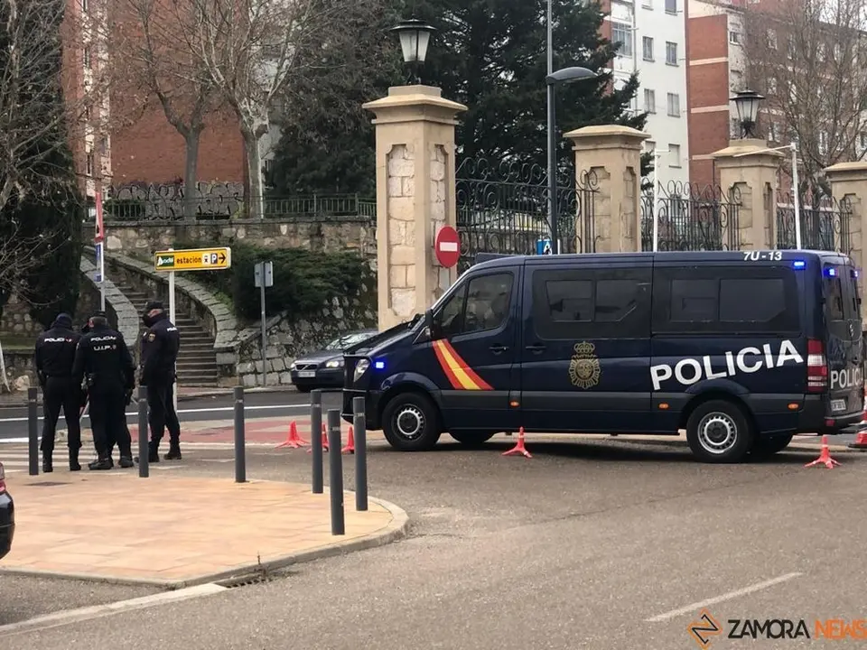 policía