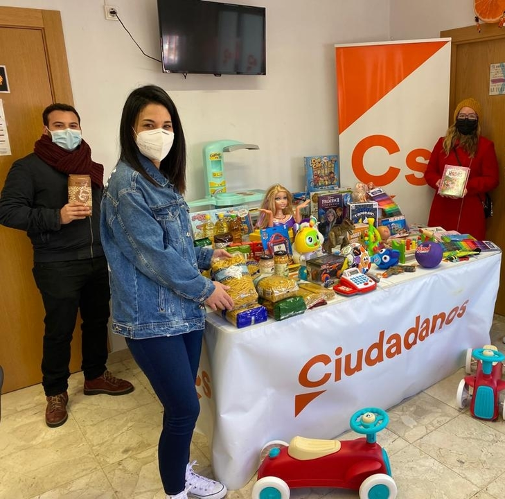 Jóvenes Ciudadanos recogida de juguetes