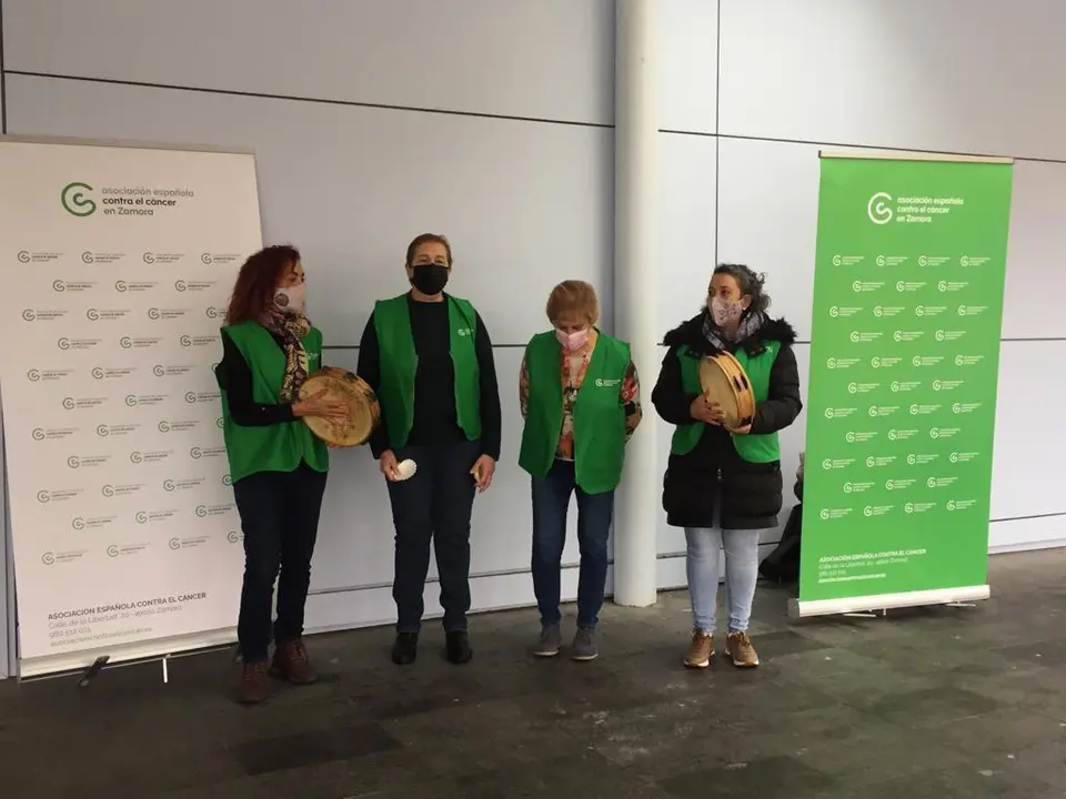 Mujeres de la Asociación Etnográfica Bajo Duero de Zamora (voluntarias de la AECC de Zamora)