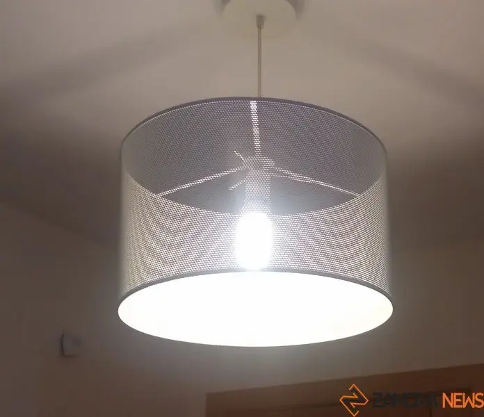 Una lámpara encendida