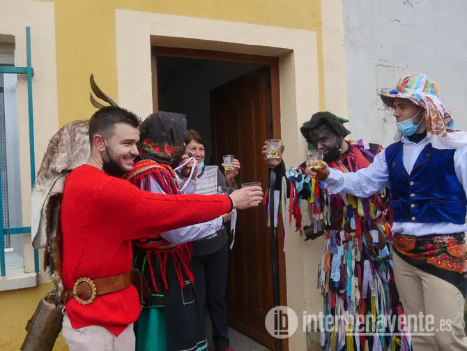 Mascaradas en Ferreras de Arriba. | FOTO: Interbenavente