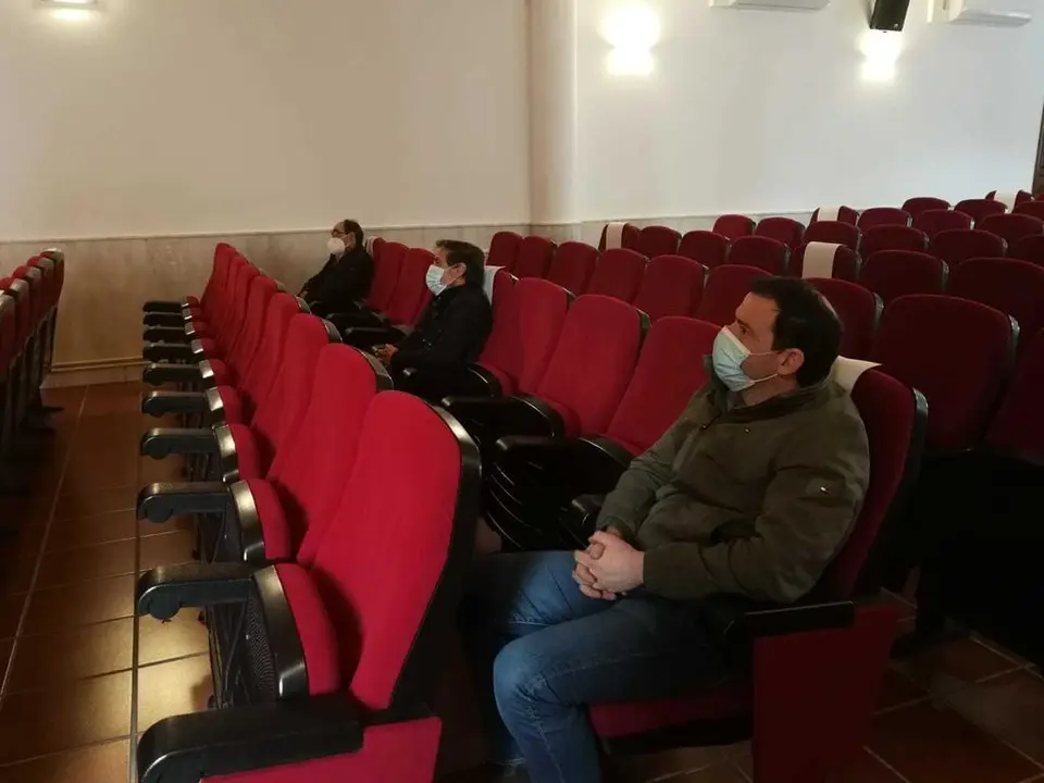 Alcaldes en la reunión sobre Sanidad en Tábara