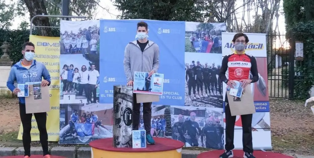 Podium Club Benavente Atletismo en una de las San Silvestres celebradas el 31 de diciembre