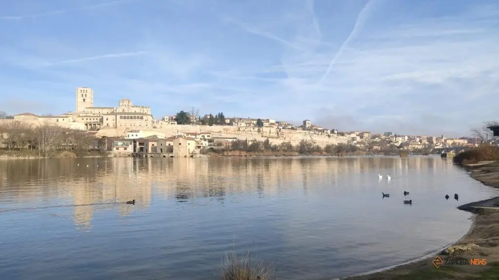 Vista de Zamora desde la playa de Los Pelambres