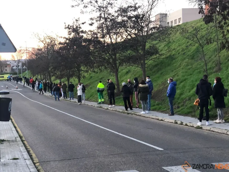 Colas en el primer día de los test en la Ciudad Deportiva