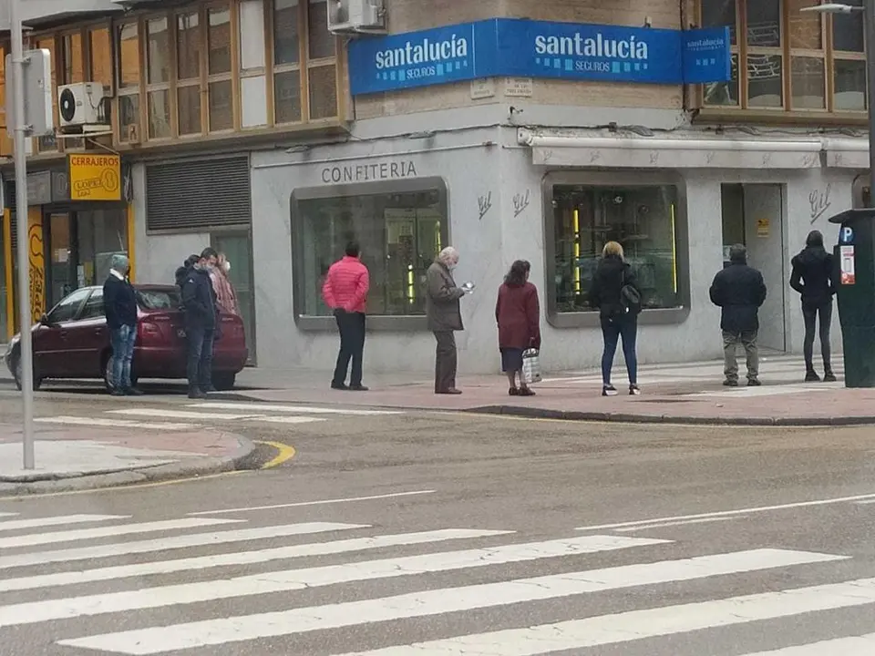 Colas en una pastelería de Zamora