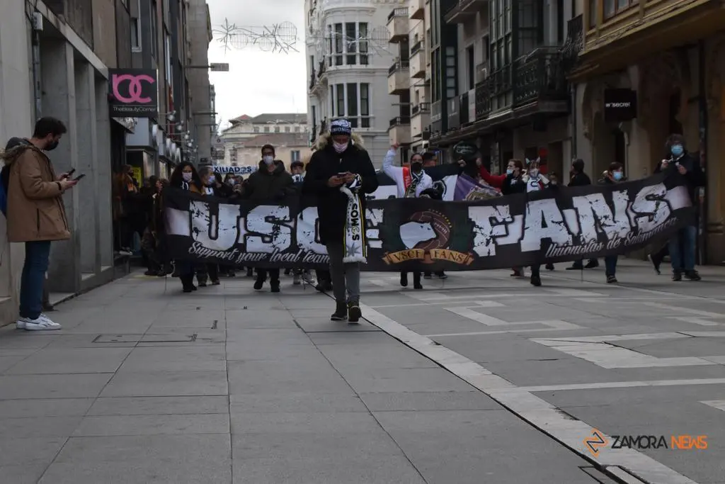 Aficionados de Unionistas en pleno centro de Zamora.