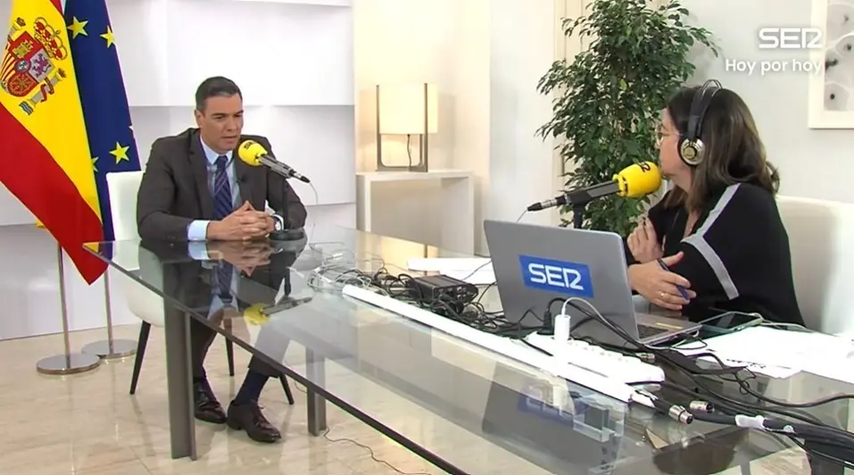Pedro Sánchez durante la entrevista a la Cadena SER