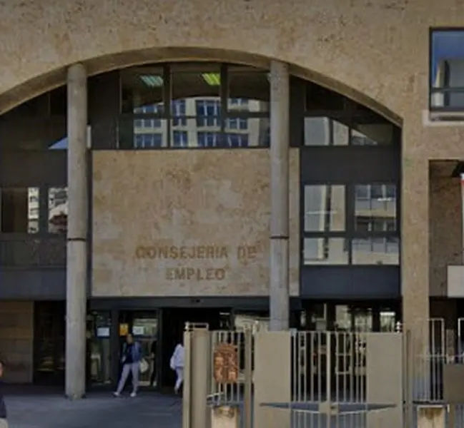 Fachada de la Consejería de Empleo de la Junta
