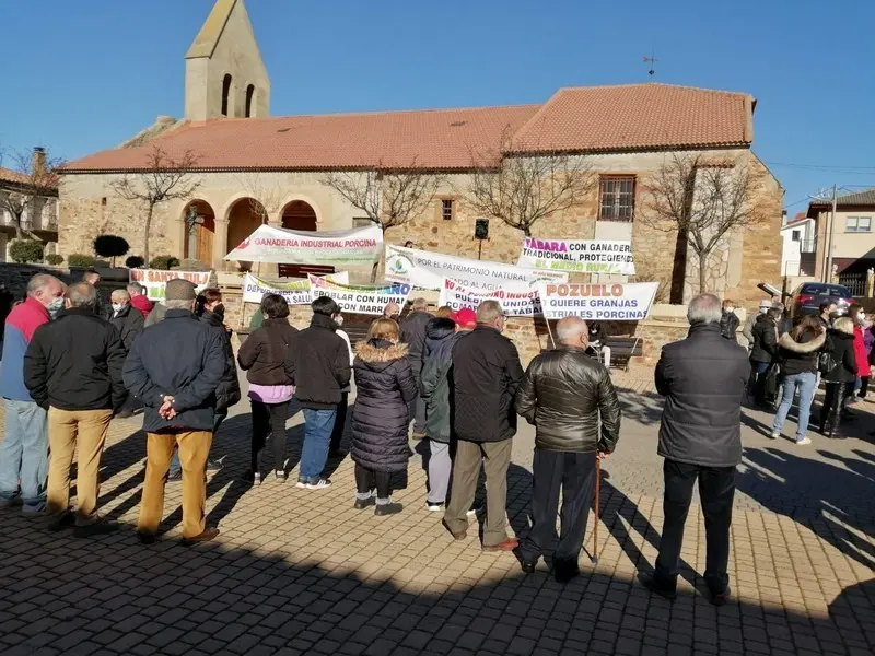 Concentración contra las macrogranjas en Tábara