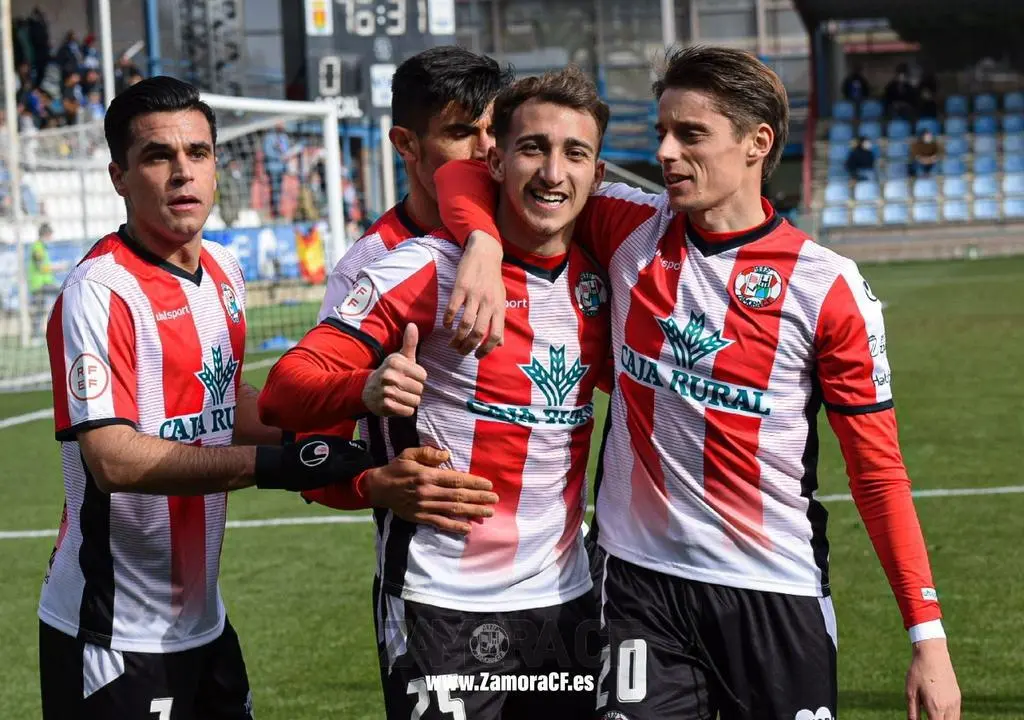 Marcos Baselga celebra su tanto en el encuentro entre el CF Talavera y el Zamora CF. | FOTO: Zamora CF