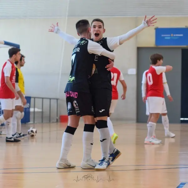 Alejandro celebra un tanto del River