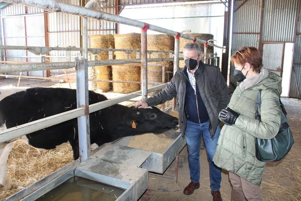 Manuel Fuentes y Conchi Trufero visitan una ganadería