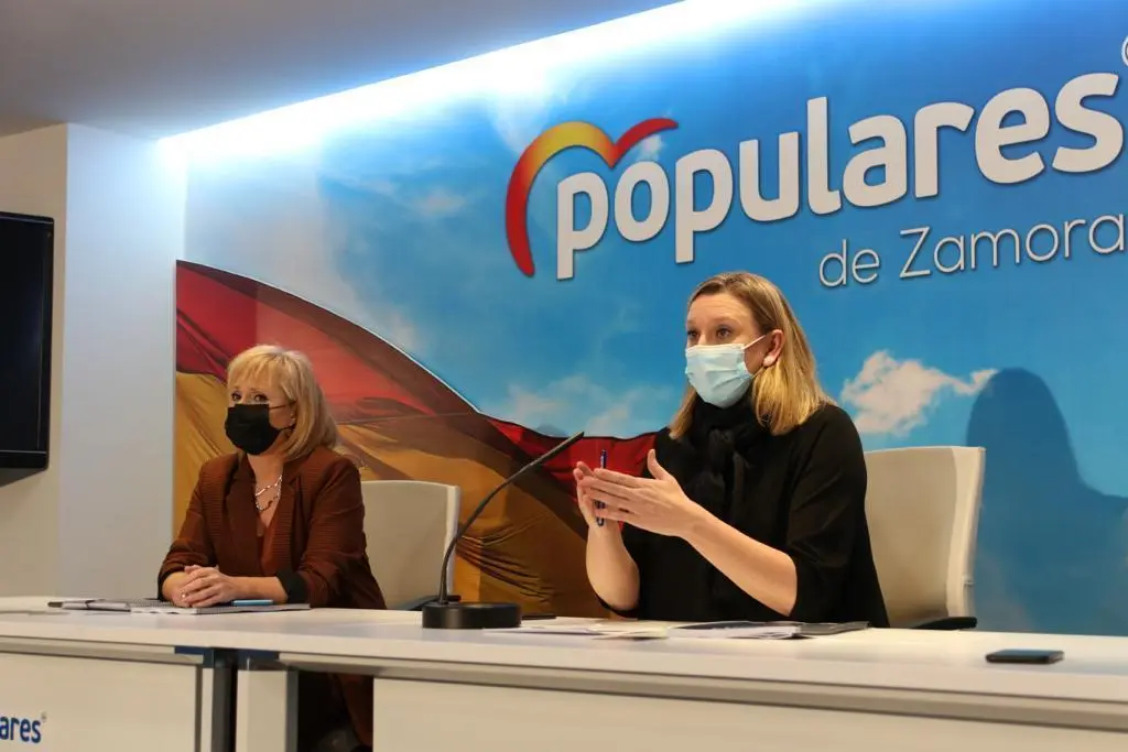 Las candidatas del PP por Zamora en Isabel Blanco (derecha) y Leticia García (izquierda). | FOTO: Marcos Vicente