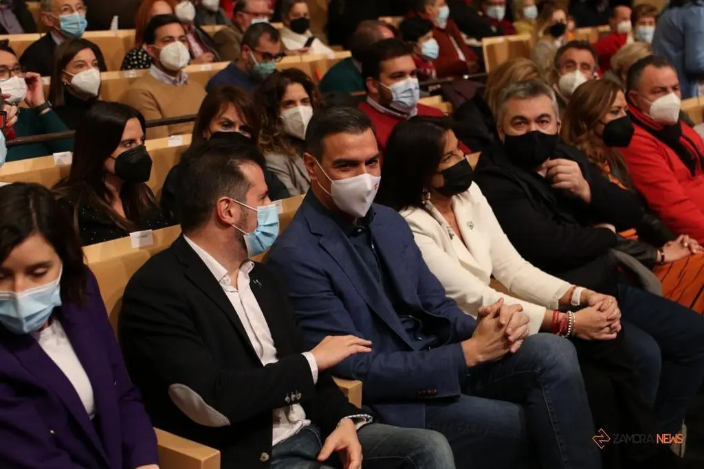 Pedro Sánchez y Luis Tudanca en un acto electoral en Zamora