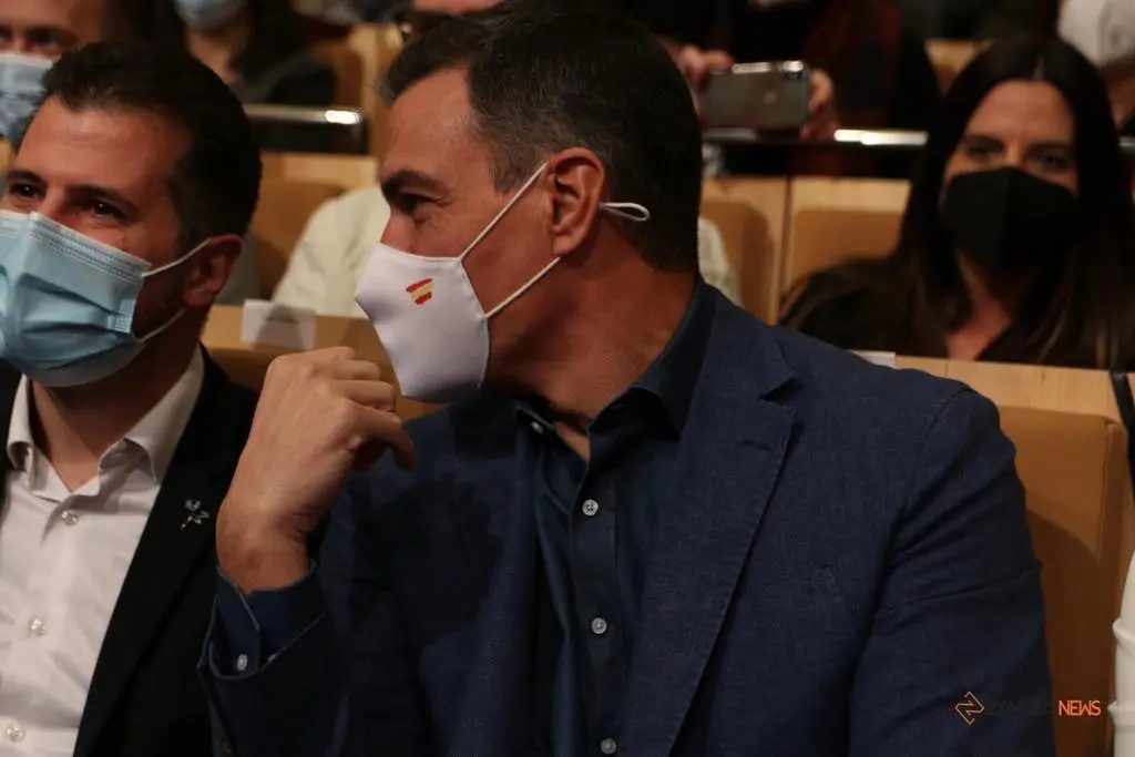 Pedro Sánchez y Luis Tudanca en un acto electoral en Zamora