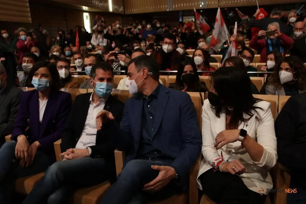 Pedro Sánchez y Luis Tudanca en un acto electoral en Zamora