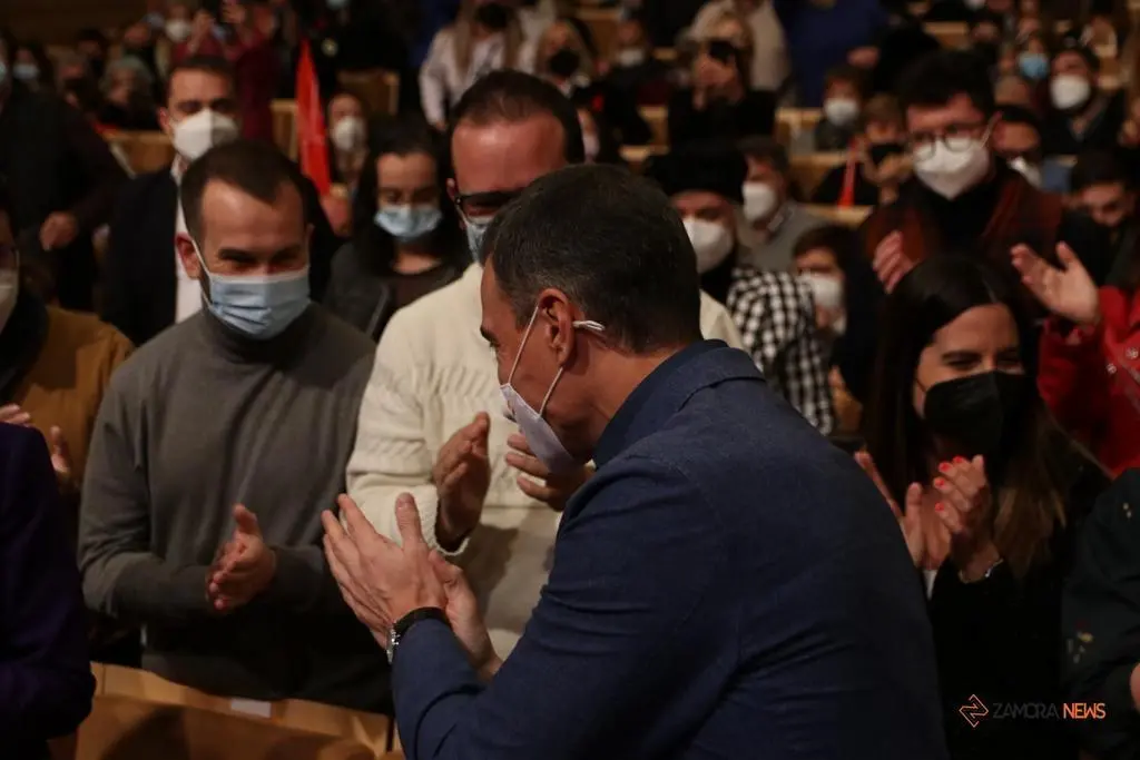 Pedro Sánchez y Luis Tudanca en un acto electoral en Zamora