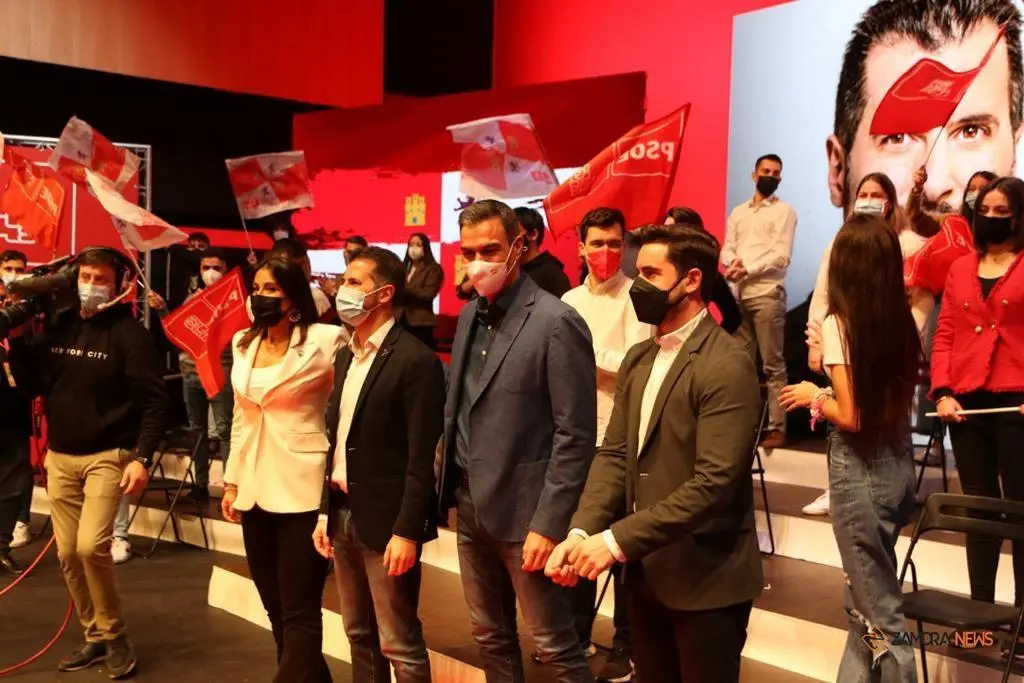 Pedro Sánchez y Luis Tudanca en un acto electoral en Zamora