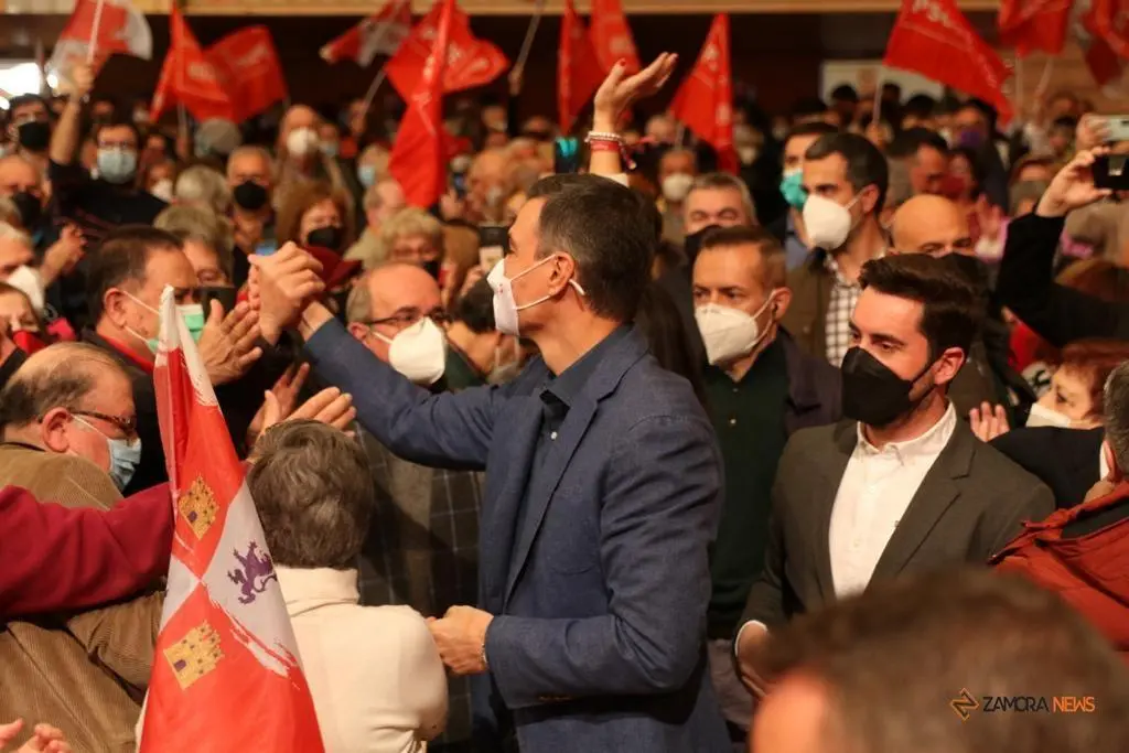 Pedro Sánchez y Luis Tudanca en un acto electoral en Zamora