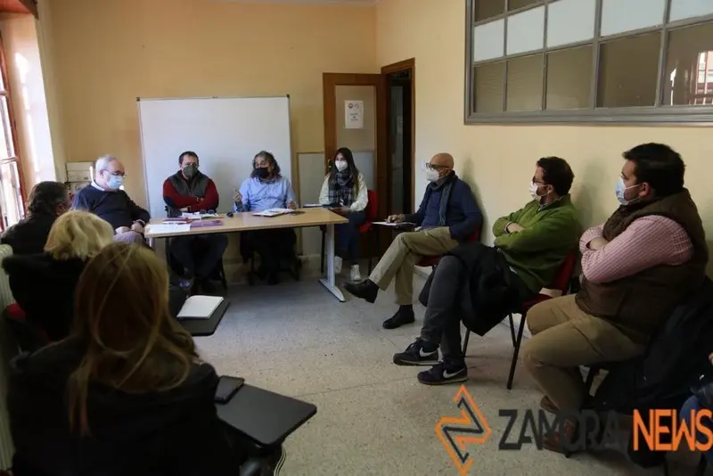 Reunión de representantes de candidatos del PSOE con UGT. Foto Marcos Vicente