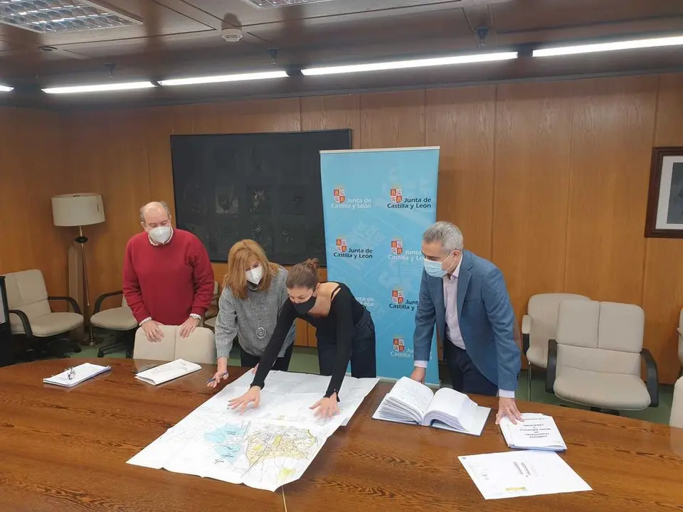 Delegada con jefes Fomento y Medio Ambiente - archivo-