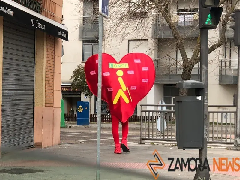 Un vendedor de la ONCE se adelanta a San Valentín