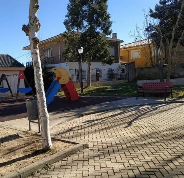 Parque infantil en Villalba de la Lampreana