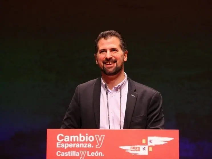 Luis Tudanca, en un mitin de campaña.