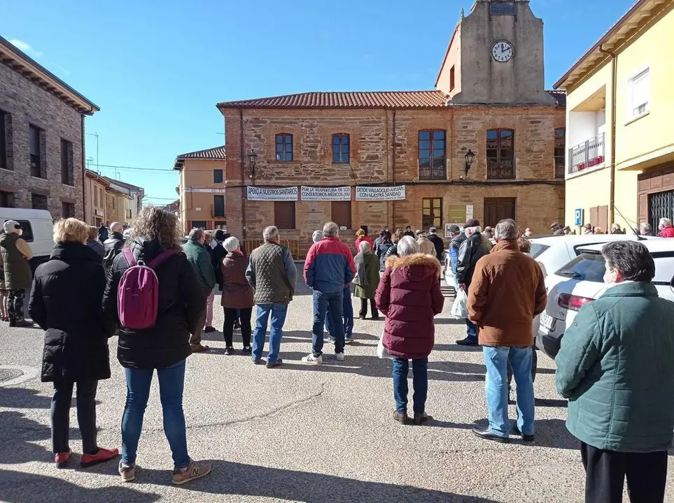 Última concentración realizada en la Plaza del Reloj de Tábara por una sanidad rural digna