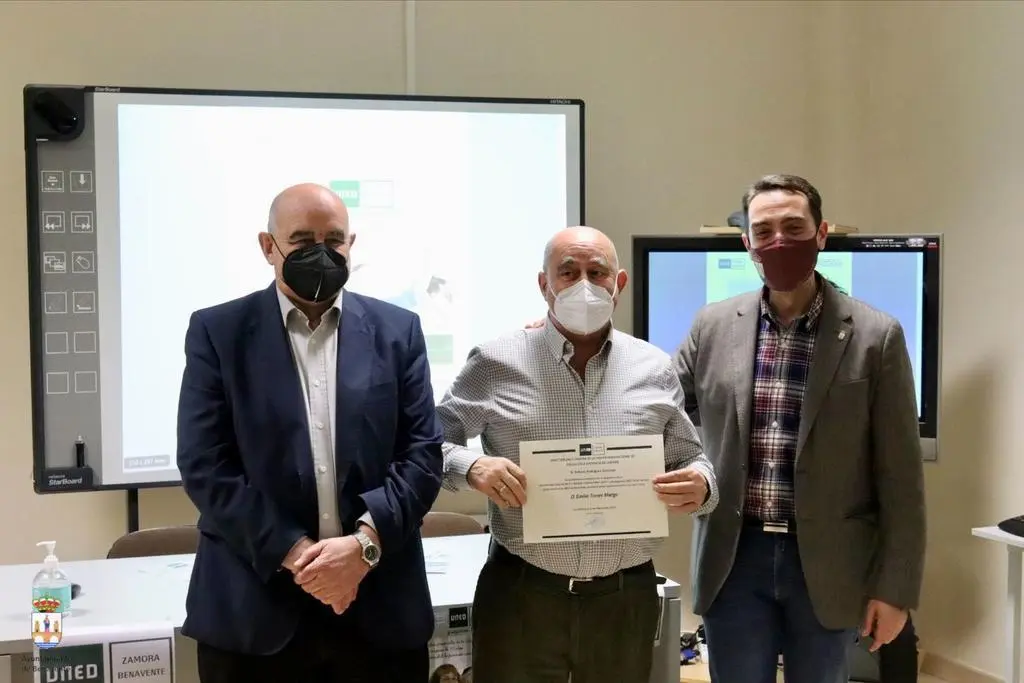 Entrega diplomas UNED Senior Benavente