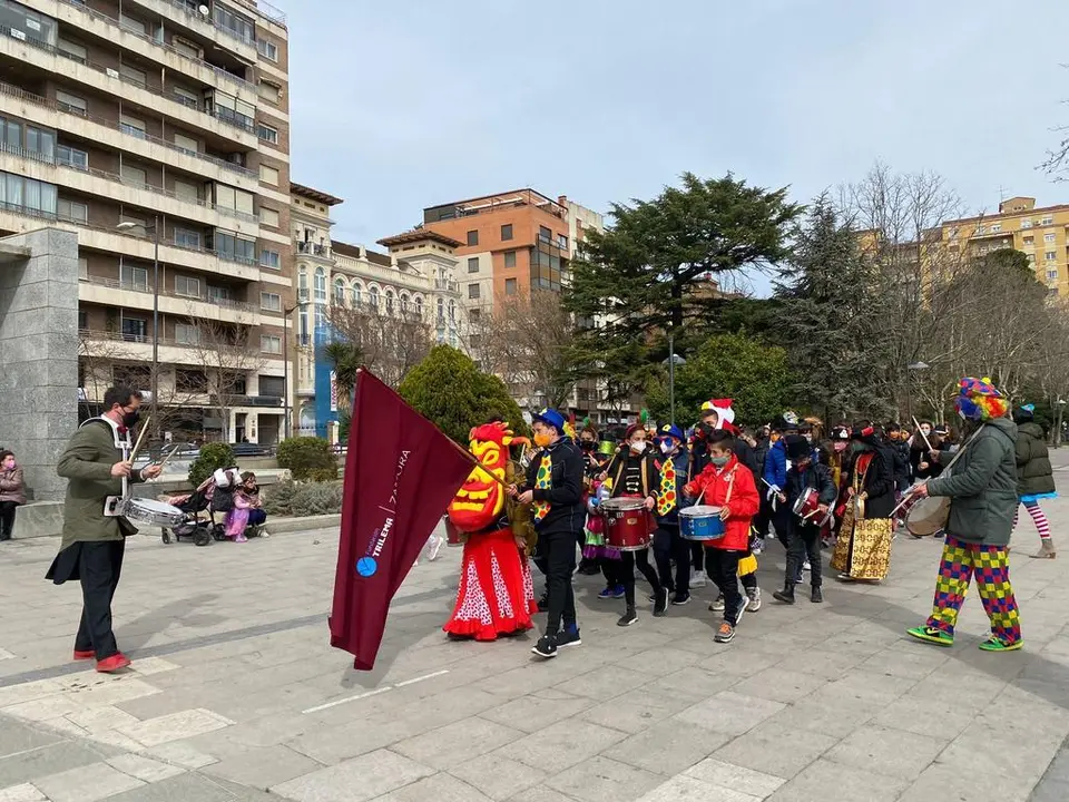 Alumnos de Trilema Zamora celebran el Carnaval