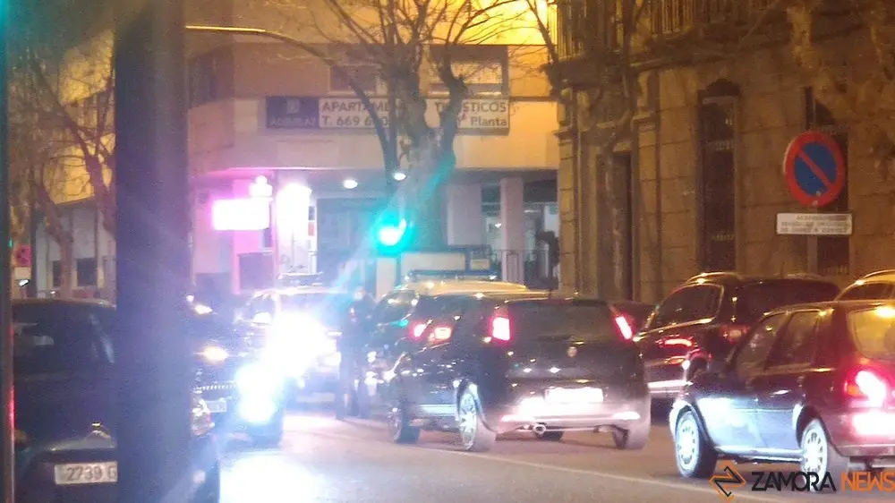 policía detención en Avenida Requejo